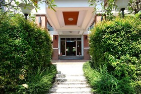 Lek Villa