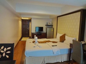 Maleez Lodge Hotel & Restaurant