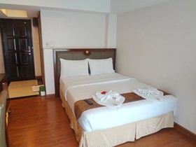 Maleez Lodge Hotel & Restaurant
