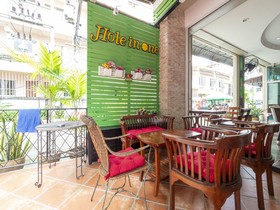 OYO 75350 Hole In One Bar Hotel