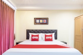 OYO 75350 Hole In One Bar Hotel