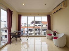OYO 75350 Hole In One Bar Hotel