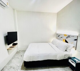 PJ Hostel & Bar