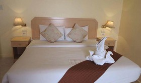 Richman Poorman Guesthouse