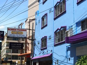 Richman Poorman Guesthouse