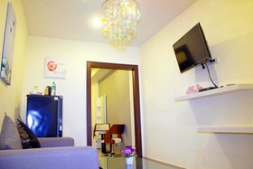 Royal Q&D Suites Hotel