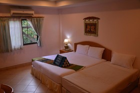 Seven Oaks Inn