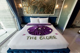 The Globe Hotel Bar and Restaurant