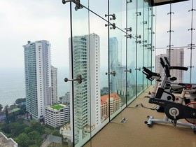 The Riviera Wongamat by Pattaya Holiday