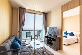 The Riviera Wongamat by Pattaya Holiday