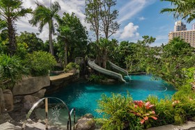 The Riviera Wongamat by Pattaya Holiday