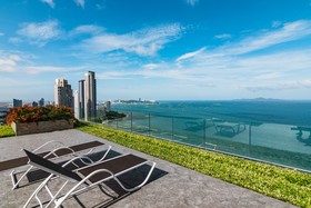 The Riviera Wongamat by Pattaya Holiday
