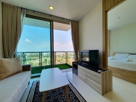 The Riviera Wongamat by Pattaya Holiday