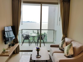 The Riviera Wongamat by Pattaya Holiday