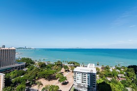 The Riviera Wongamat by Pattaya Holiday