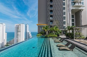 The Riviera Wongamat by Pattaya Holiday