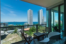 The Riviera Wongamat by Pattaya Holiday
