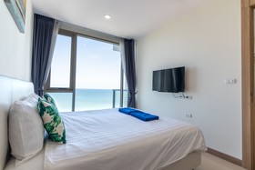 The Riviera Wongamat by Pattaya Holiday