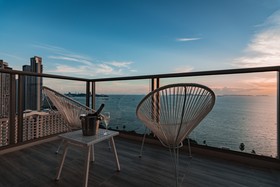 The Riviera Wongamat by Pattaya Holiday
