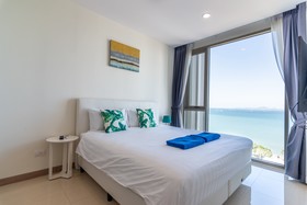 The Riviera Wongamat by Pattaya Holiday