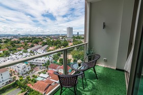 The Riviera Wongamat by Pattaya Holiday