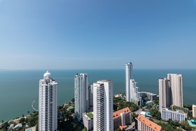 The Riviera Wongamat by Pattaya Holiday