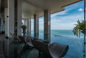 The Riviera Wongamat by Pattaya Holiday