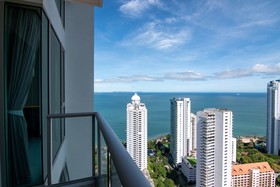 The Riviera Wongamat by Pattaya Holiday