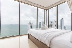 The Riviera Wongamat by Pattaya Holiday