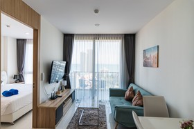 The Riviera Wongamat by Pattaya Holiday