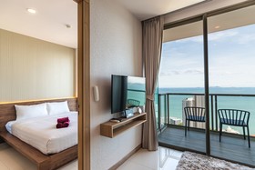 The Riviera Wongamat by Pattaya Holiday