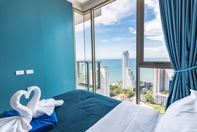 The Riviera Wongamat by Pattaya Holiday