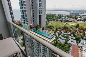 The Riviera Wongamat by Pattaya Holiday