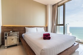 The Riviera Wongamat by Pattaya Holiday