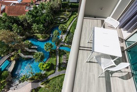 The Riviera Wongamat by Pattaya Holiday