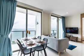 The Riviera Wongamat by Pattaya Holiday