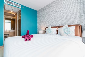 The Riviera Wongamat by Pattaya Holiday
