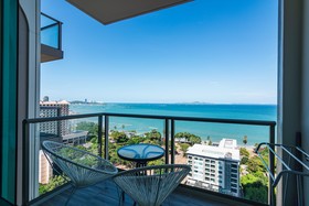 The Riviera Wongamat by Pattaya Holiday