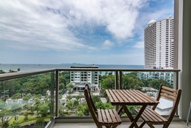 The Riviera Wongamat by Pattaya Holiday