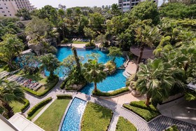 The Riviera Wongamat by Pattaya Holiday