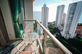 The Riviera Wongamat by Pattaya Holiday
