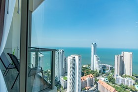 The Riviera Wongamat by Pattaya Holiday