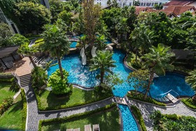 The Riviera Wongamat by Pattaya Holiday