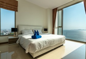 The Riviera Wongamat by Pattaya Holiday