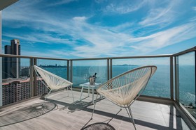 The Riviera Wongamat by Pattaya Holiday