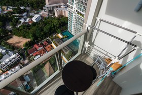 The Riviera Wongamat by Pattaya Holiday