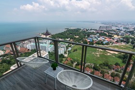 The Riviera Wongamat by Pattaya Holiday