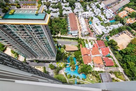 The Riviera Wongamat by Pattaya Holiday