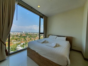 The Riviera Wongamat by Pattaya Holiday
