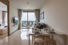 The Riviera Wongamat by Pattaya Holiday